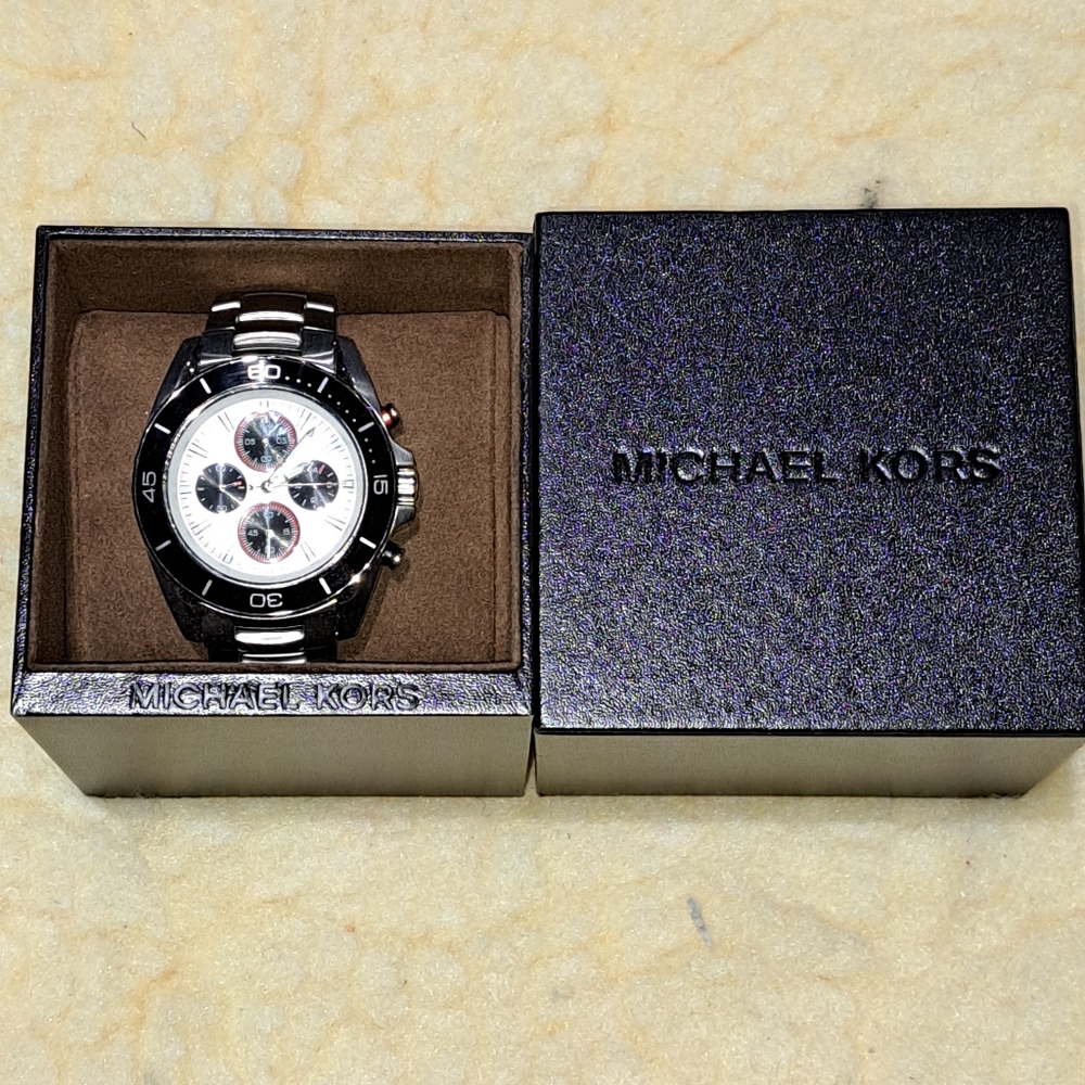 NWT MICHAEL KORS watch
